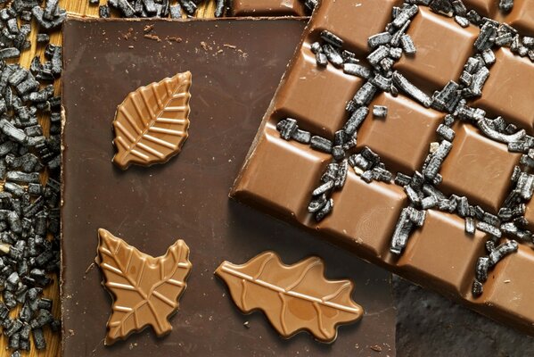 Chocolate in the form of petals and tiles