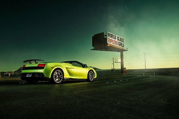 Lamborghini gallardo en la carretera