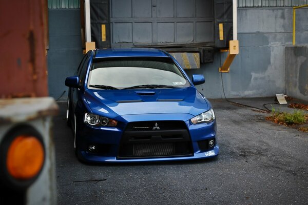 Stylish blue mitsubishi car for Desktop