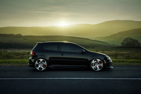 Volkswagen Golf Schwarz Desktop-Hintergrund