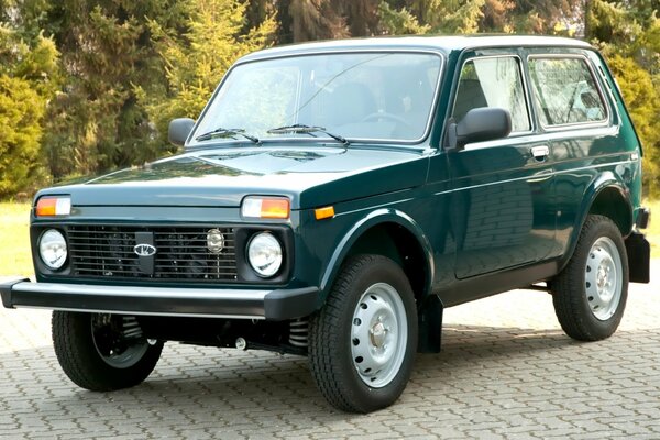 Emerald SUV niva in the forest