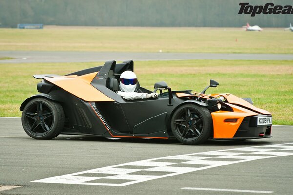 Voiture de sport sur la piste