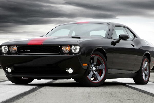 Dodge Challenger Muscle Car mit Tuning