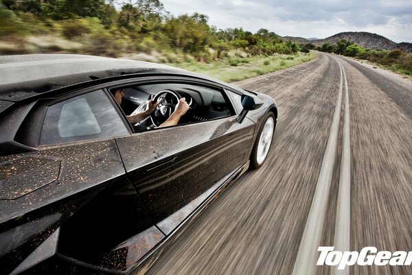 Top Gear Lamborghini Aventador a toda velocidad