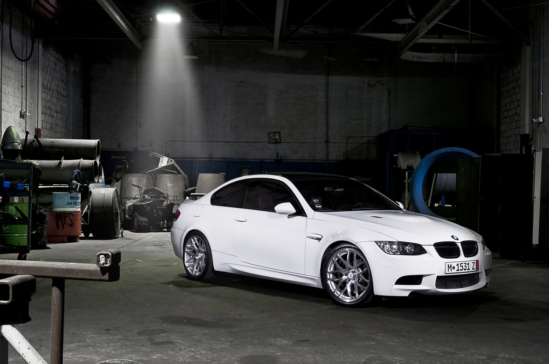 bmw m3 bmw anteriore bianco messa a punto garage buio