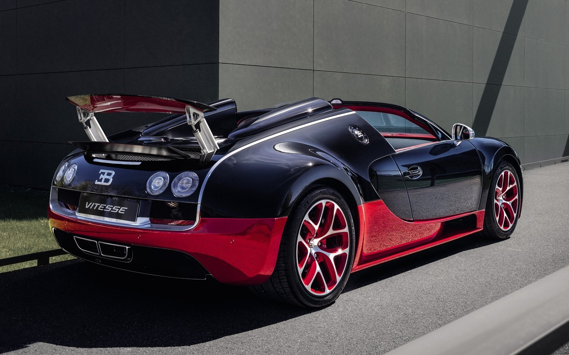 bugatti veyron grand sport roadster vitesse bugatti veyron grand sport supercar hypercar rear view