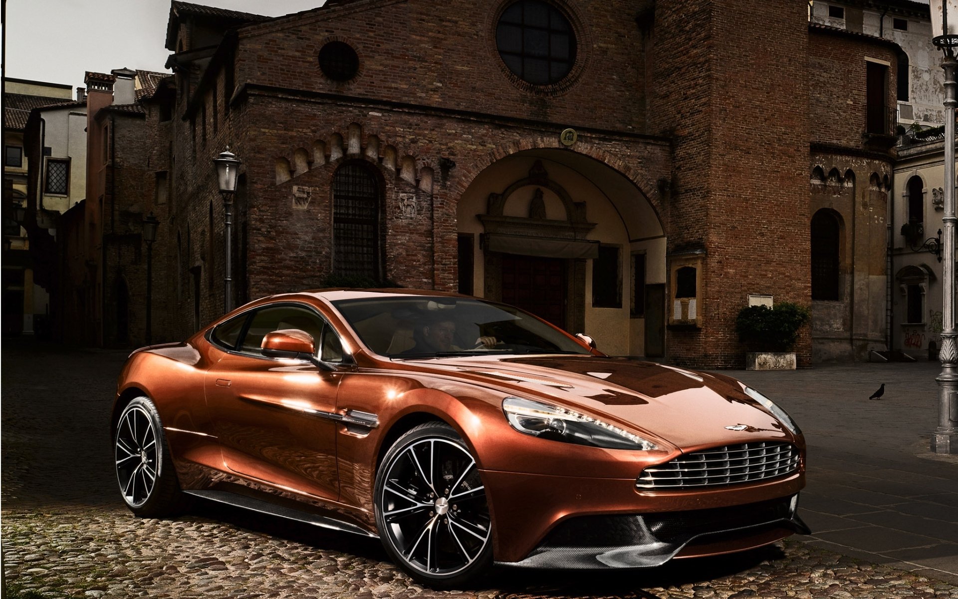 aston martin am 310 vanquish астон мартин ванкуиш суперкар передок красивая машина здание фон