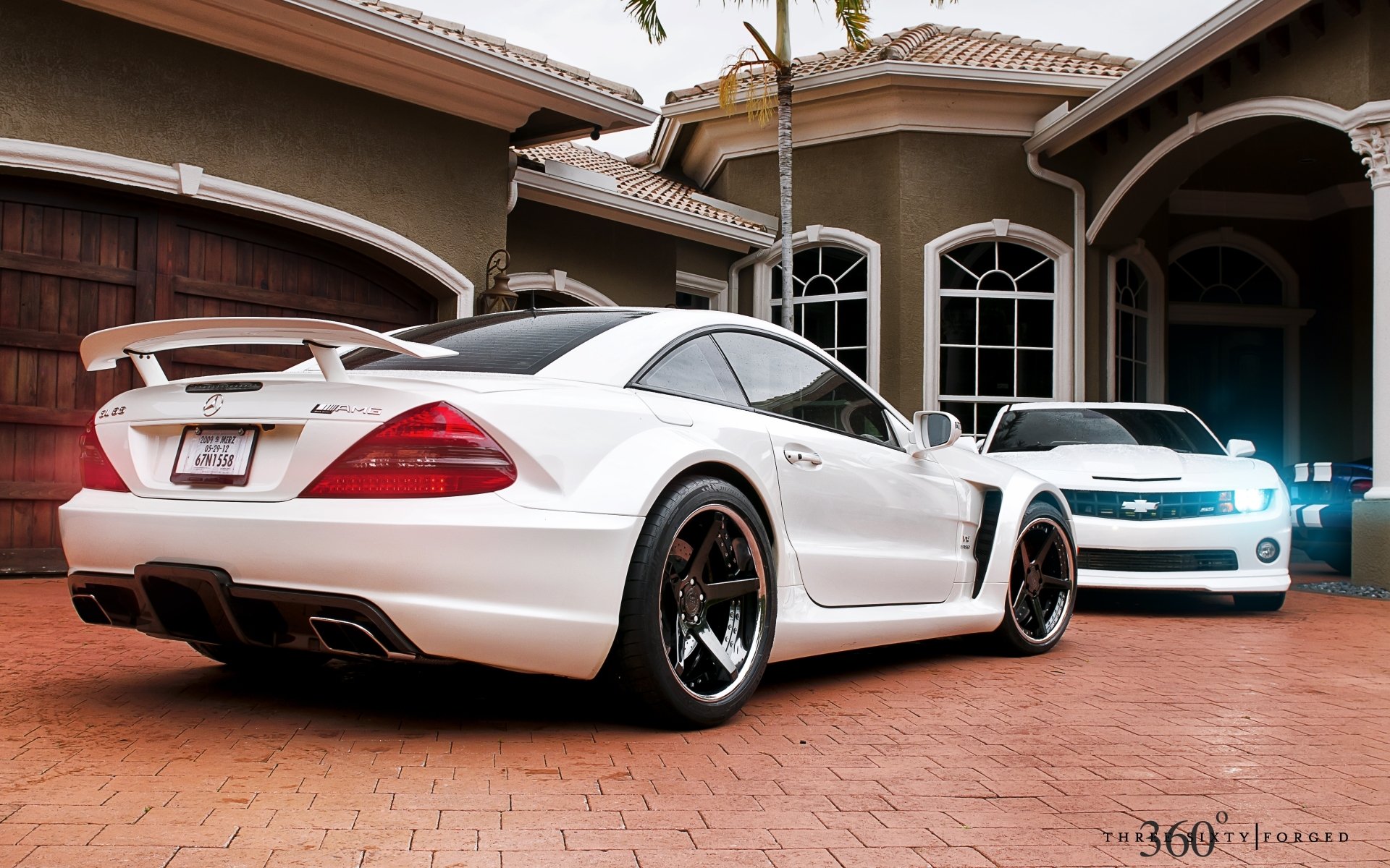 mercedes-benz sl65 amg y chevrolet camaro ss mercedes sl65 amg chevrolet camaro ss blanco coche del músculo coche del músculo casa