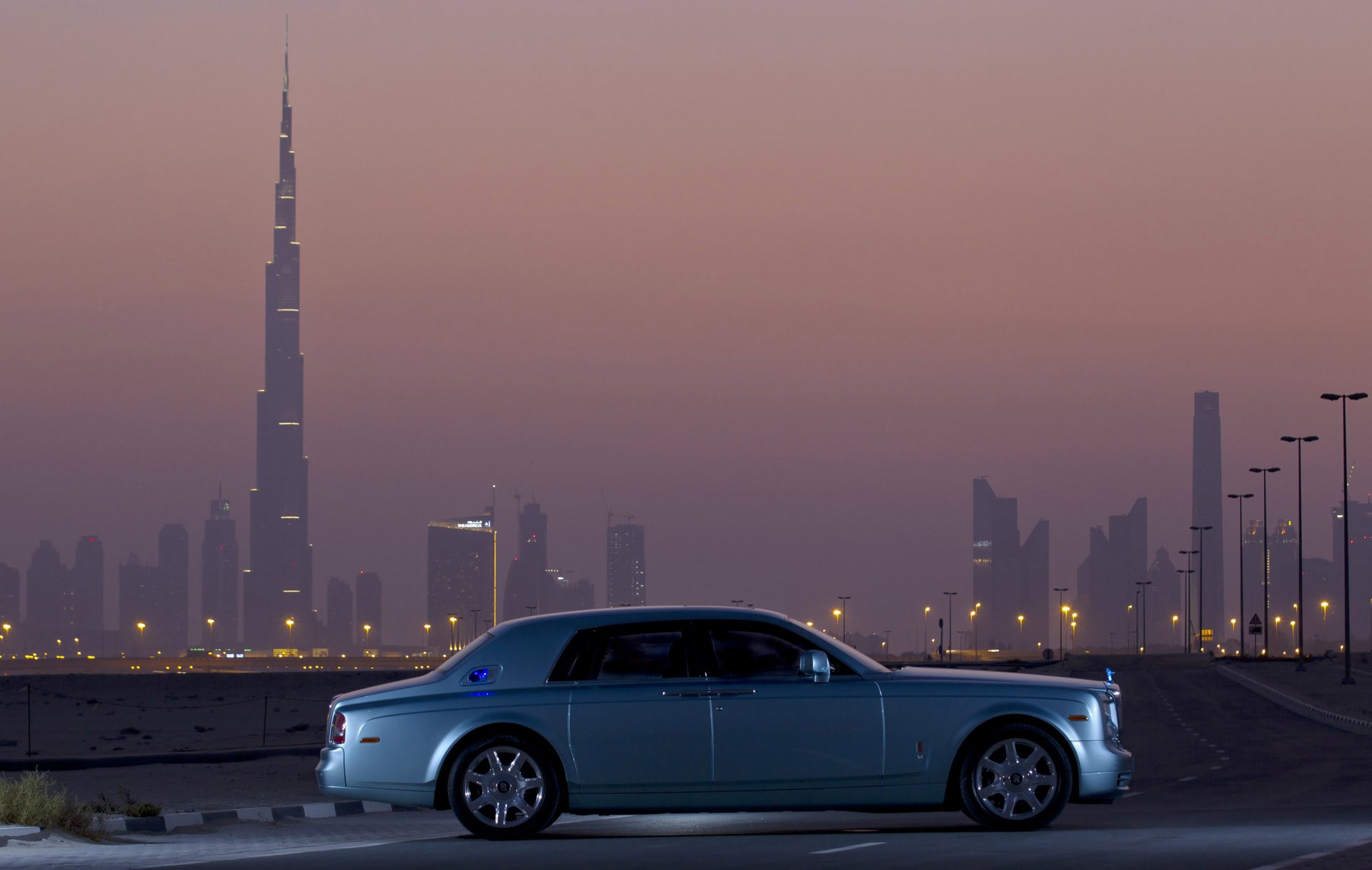 rolls-royce phantom 102ex samochód miasto dubaj budynki niebo droga światła samochód światła 3000x1902