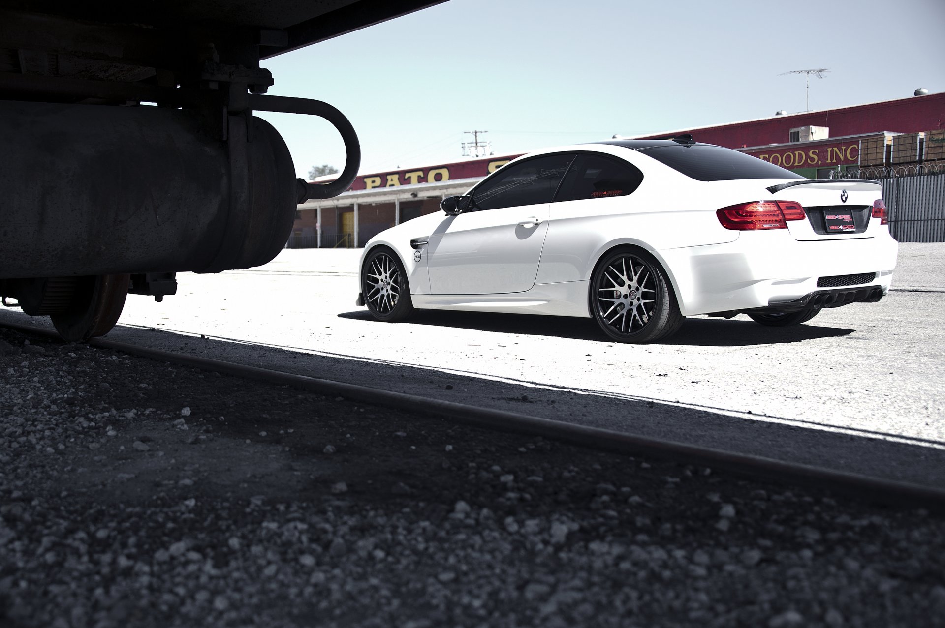 bmw m3 e92 blanc ferroviaire bmw rails train