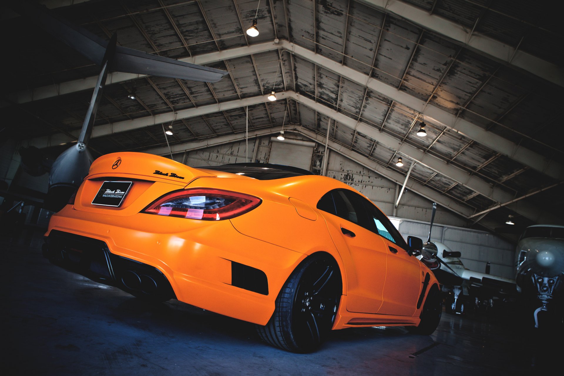 mercedes auto samochody tuning samolot orange mercedes-benz cls royal hangar