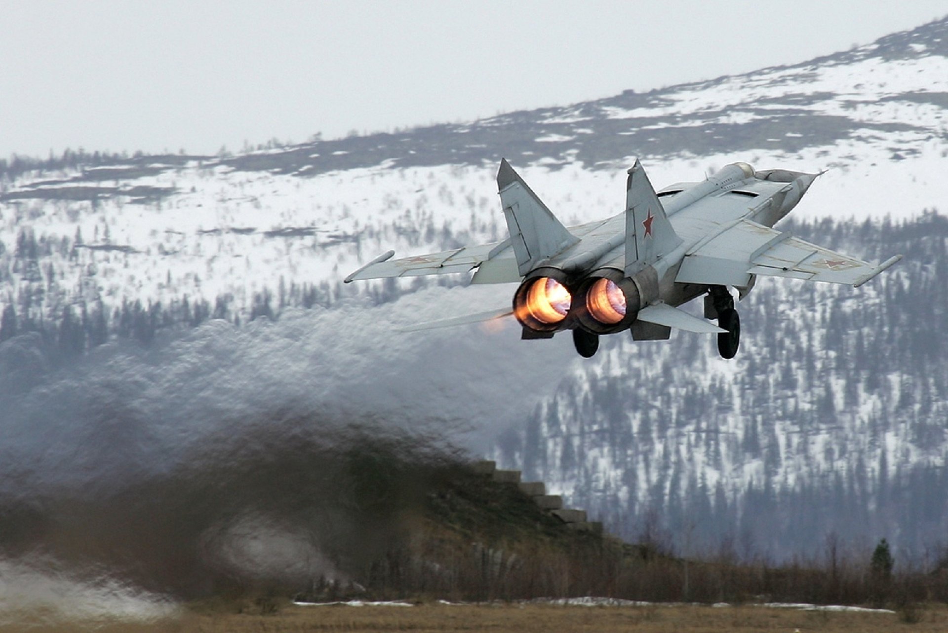 mig-25rb mig-25rb explorador avión despegue