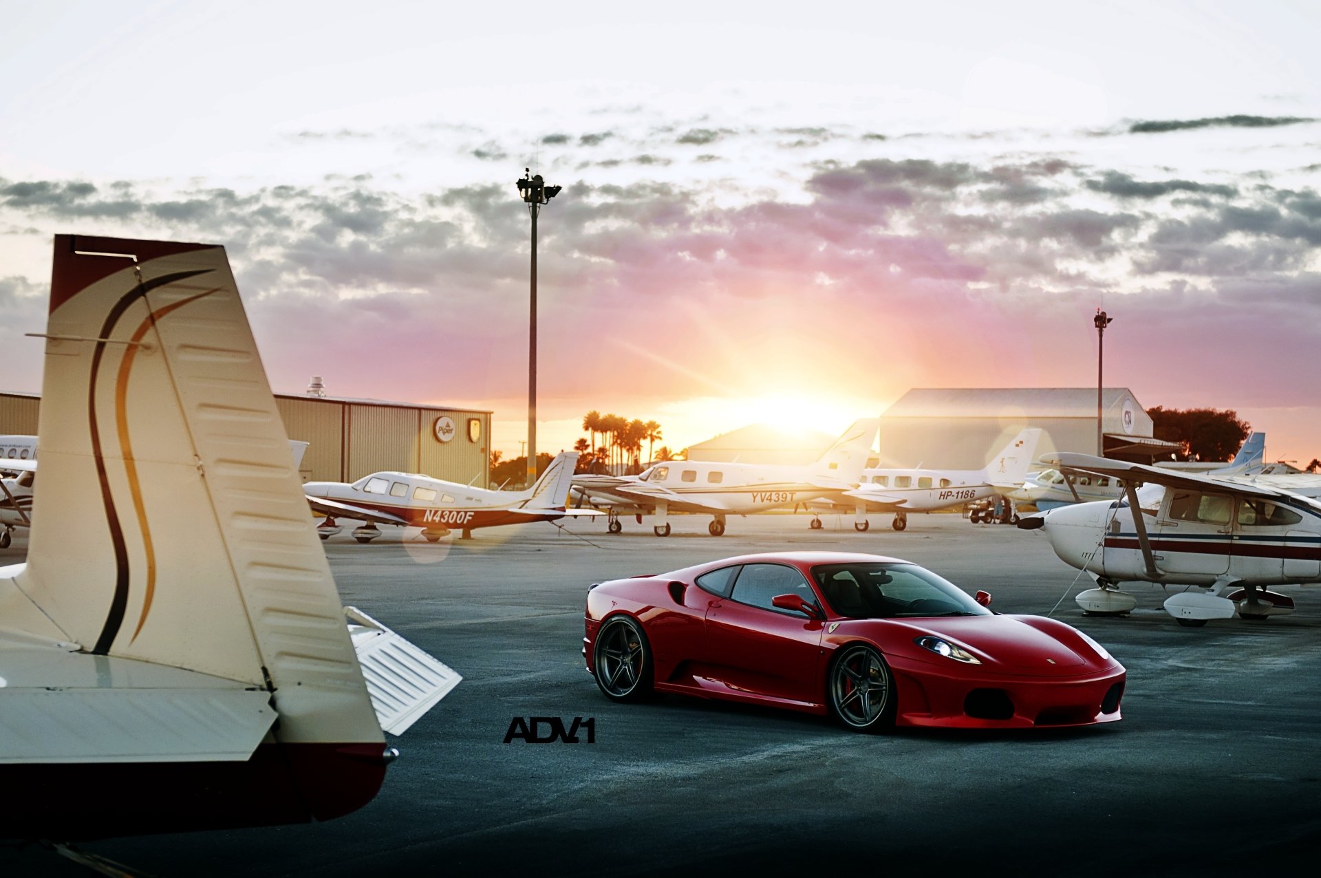 ferrari f430 ferarri f430 supercar avant tuning rouge aérodrome soleil coucher de soleil