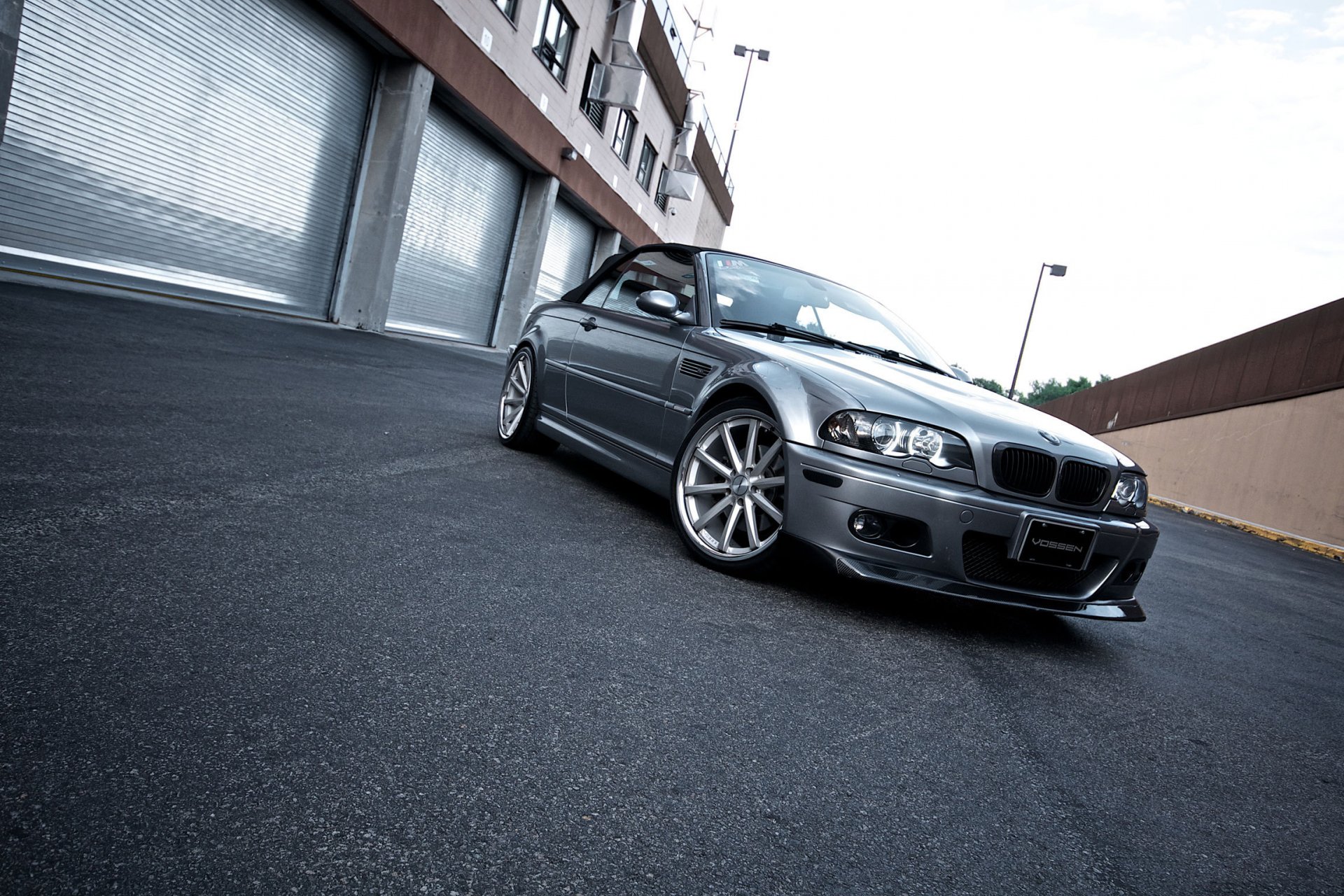 bmw m3 e46 convertible plata bmw plata frente edificio