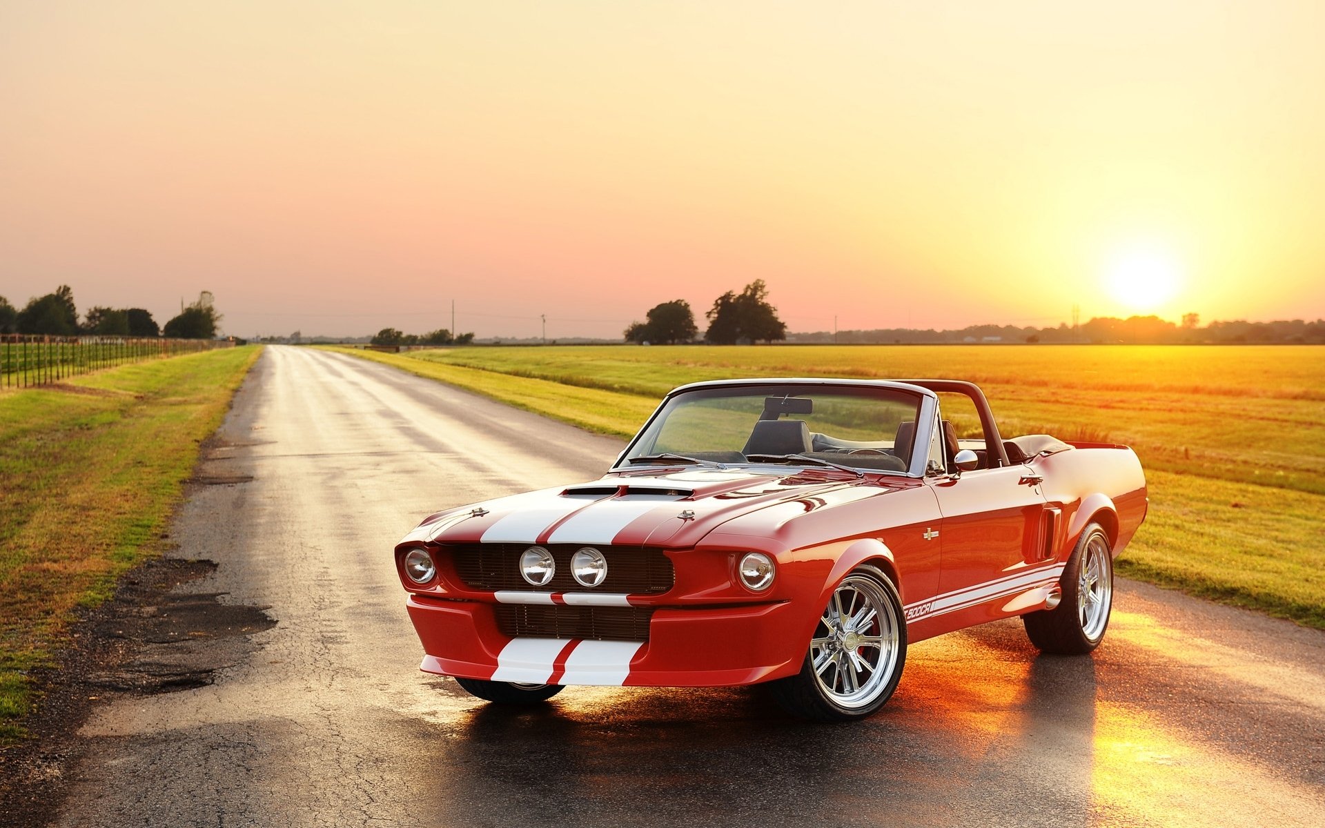 classic recreations ford mustang shelby gt 500cr kabriolet przód tuning czerwony paski droga niebo słońce