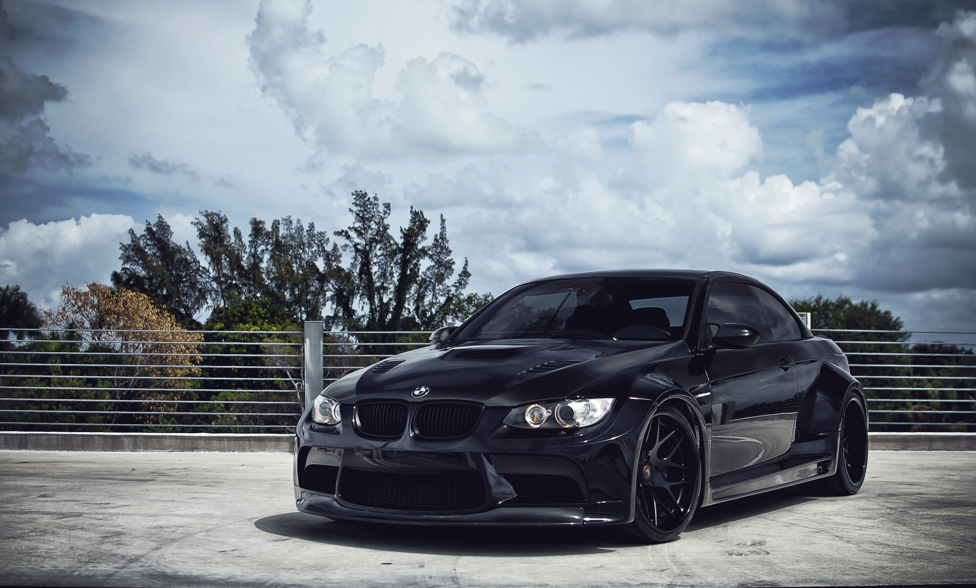 bmw m3 e93 cabrio schwarz bmw motorhaube aus carbon himmel wolken