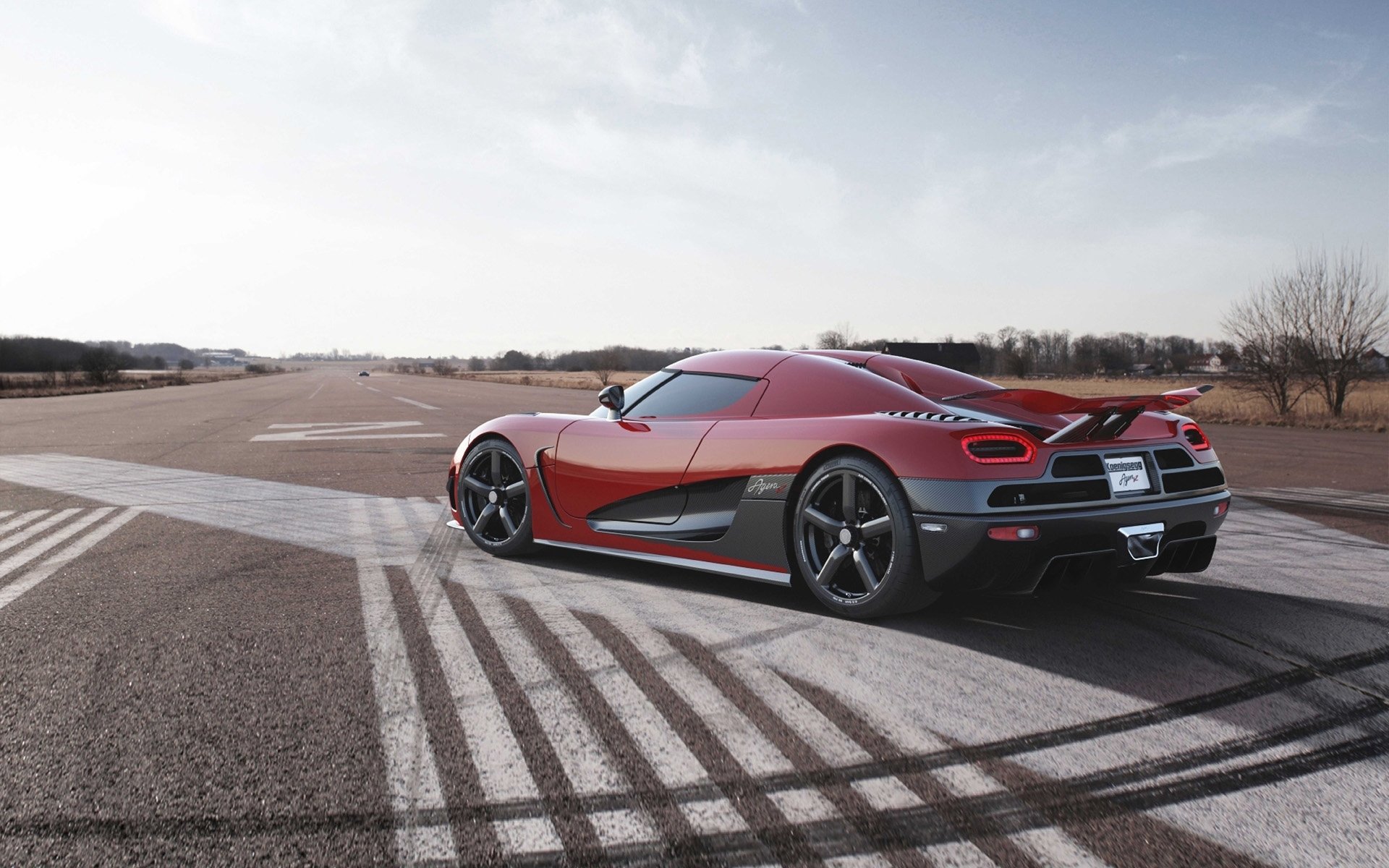 koenigsegg agera r agera r supersportwagen hypercar rot rückansicht himmel