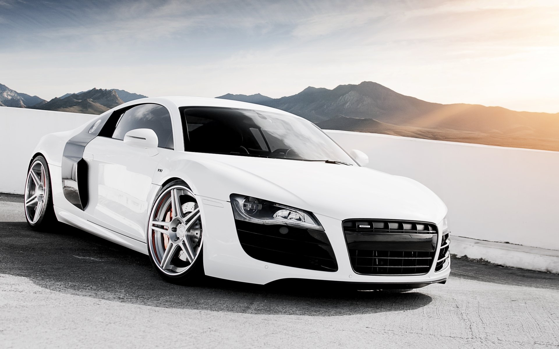 audi r8 v10 audi r8 v10 supercar bianco anteriore tuning cerchi montagne cielo