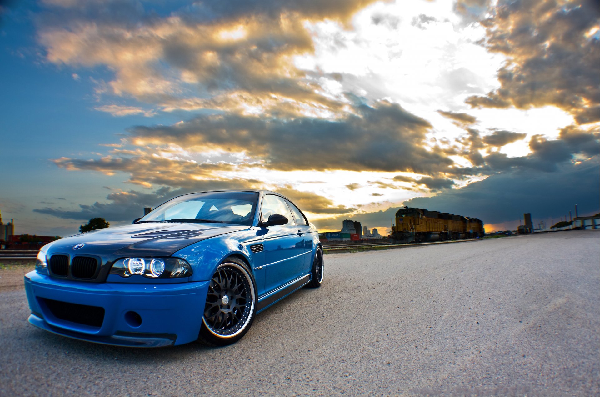 bmw m3 e46 blau himmel eisenbahn wolken bmw eisen straße zug