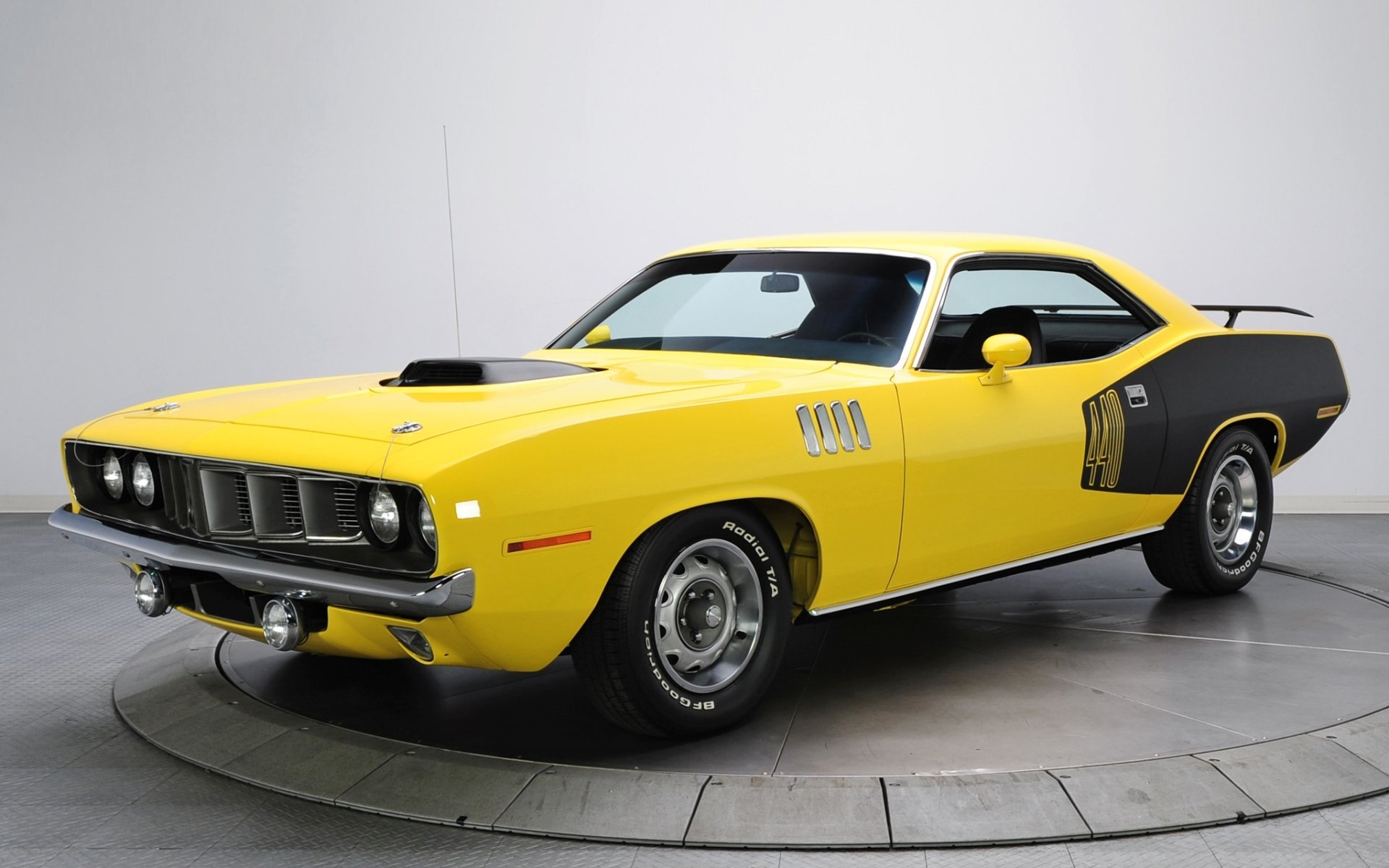 plymouth cuda 1971 kuda barracuda anteriore muscle car muscle car giallo sfondo