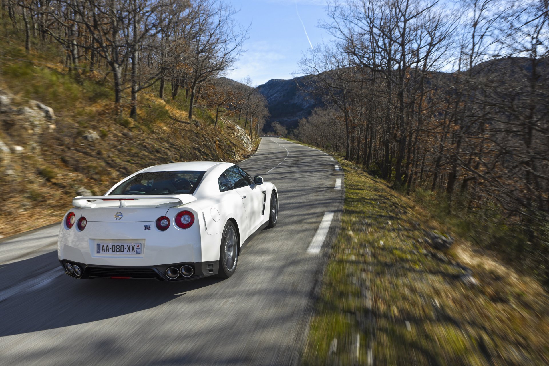 nissan gt-r 2011 nissan naturaleza coche montaña vista trasera coche deportivo carretilla carretera bosque árboles auto coches fondos de pantalla