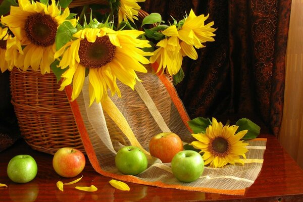 Bodegón de girasoles y manzanas en una canasta