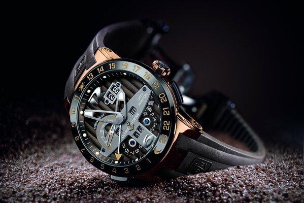 Black Skeleton-in-the-sand Wristwatch