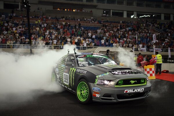 Ford Mustang monster energy GT500 alla deriva sfondi