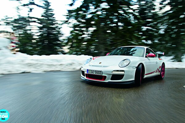 Porshe 911 GT3 RS a velocidad de giro