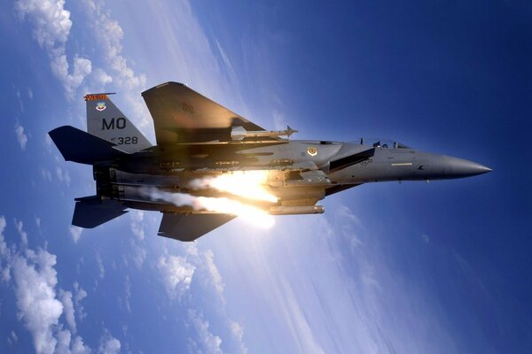 A fighter jet is flying in the blue sky