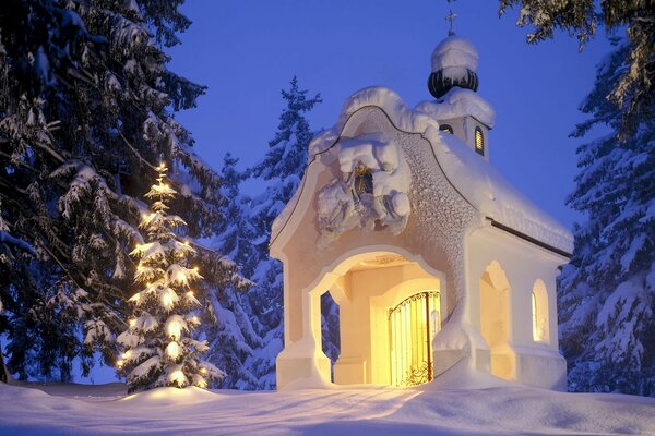 Paisaje de invierno, luz, nieve, Capilla