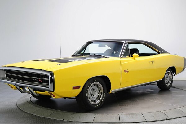 Hemi Dodge Charger gelb