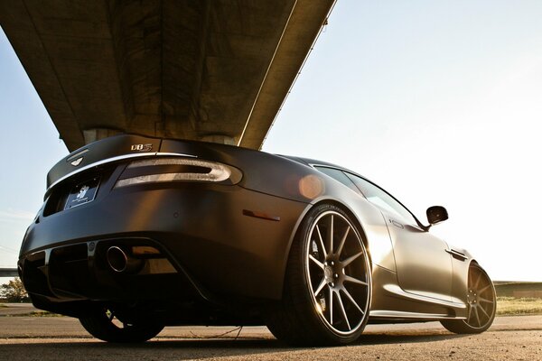 Ottima vista posteriore. Supercar Aston Martin