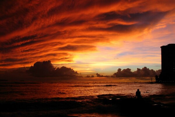 Bella natura. Tramonto rosso sul mare