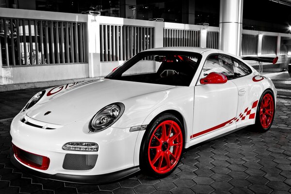 Porshe GT3 blanc avec disques rouges