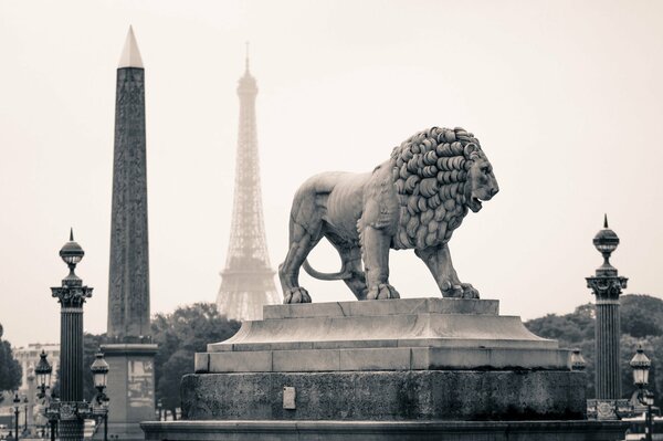 Città Francia Parigi monumento da un enorme statua di leone