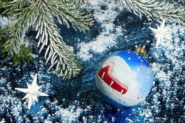 Christmas decorations on the Christmas tree in the form of snow and balloons
