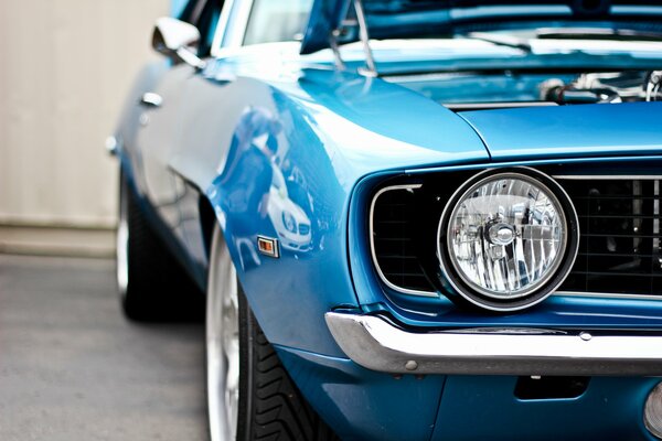 Faro azul Chevrolet Camaro