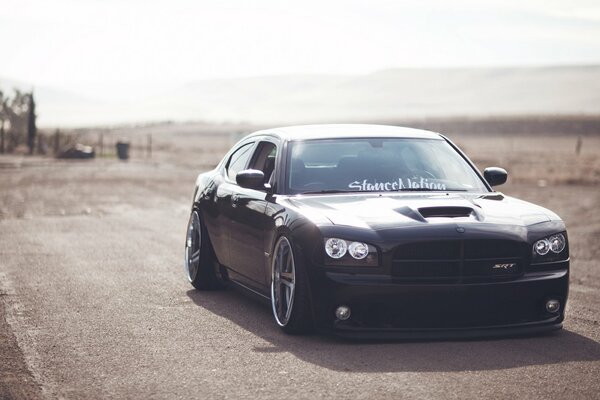 Dodge Sedan cavalca nel deserto