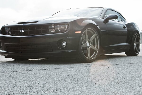 Negro deportivo Chevrolet Camaro