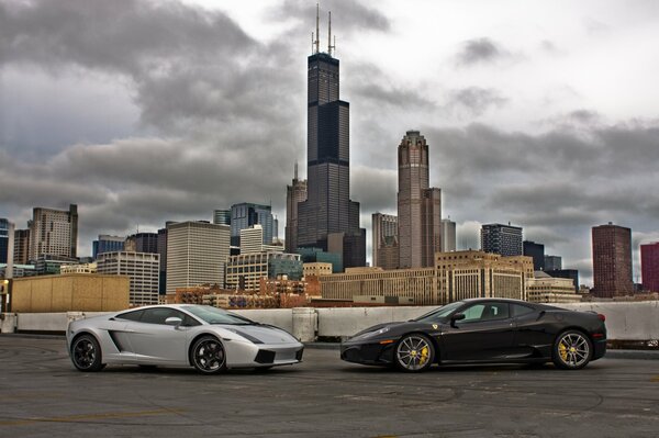 Ferrari y Lamborghini en el fondo de la ciudad