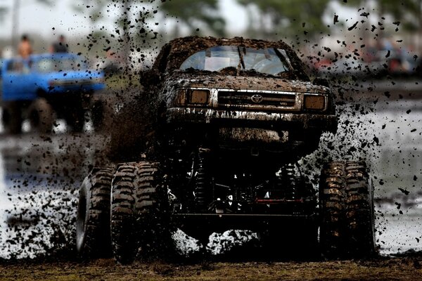 Toyota Hilux in mud splashes