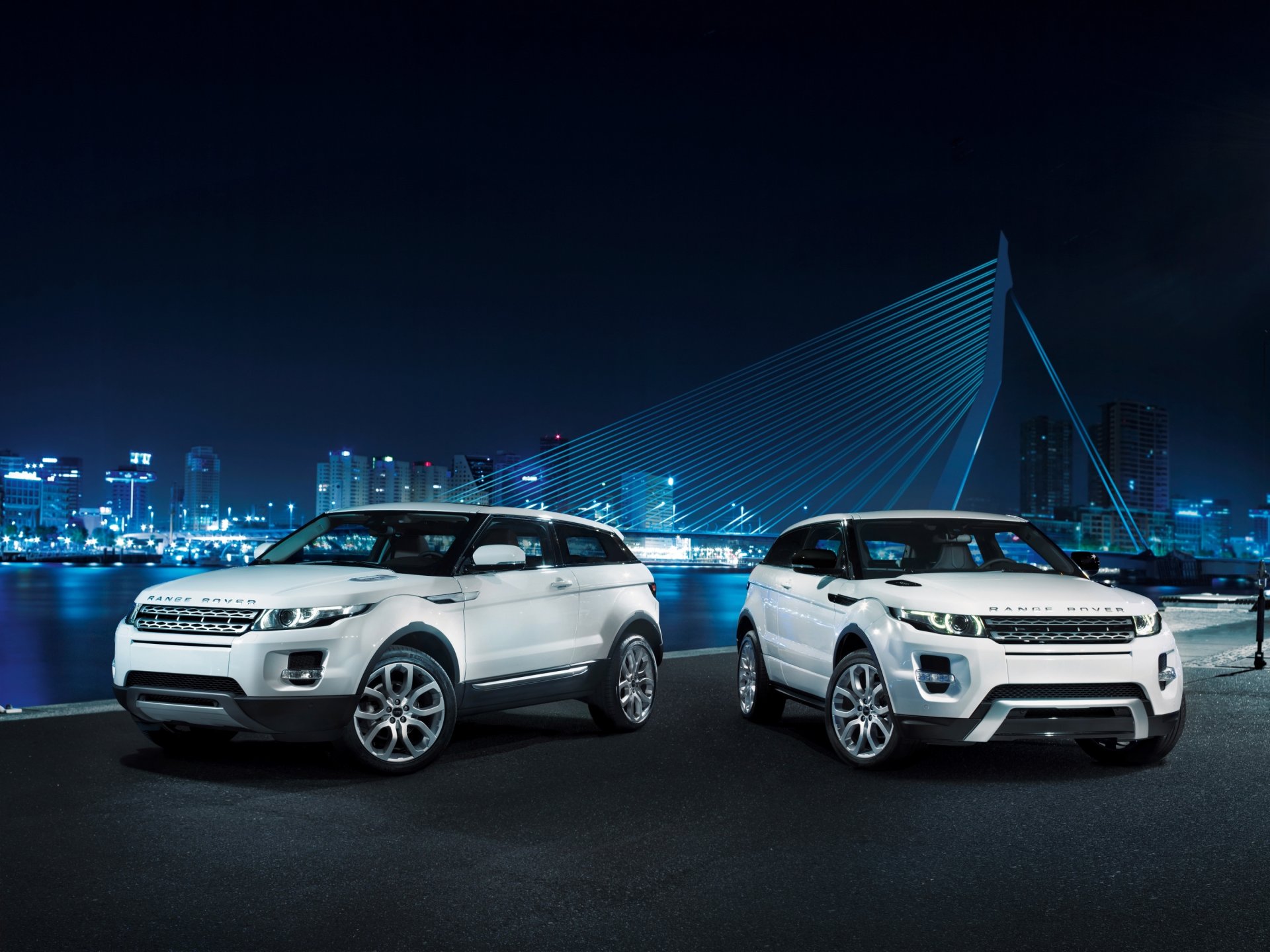 land rover range rover evoque coupe land rover renge rover ewok crossover delantero blanco puente ciudad de la noche