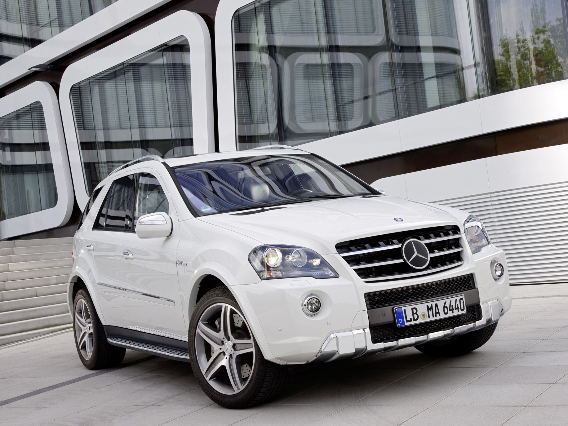 mercedes benz ml63 amg mercedes blanc voiture tuning