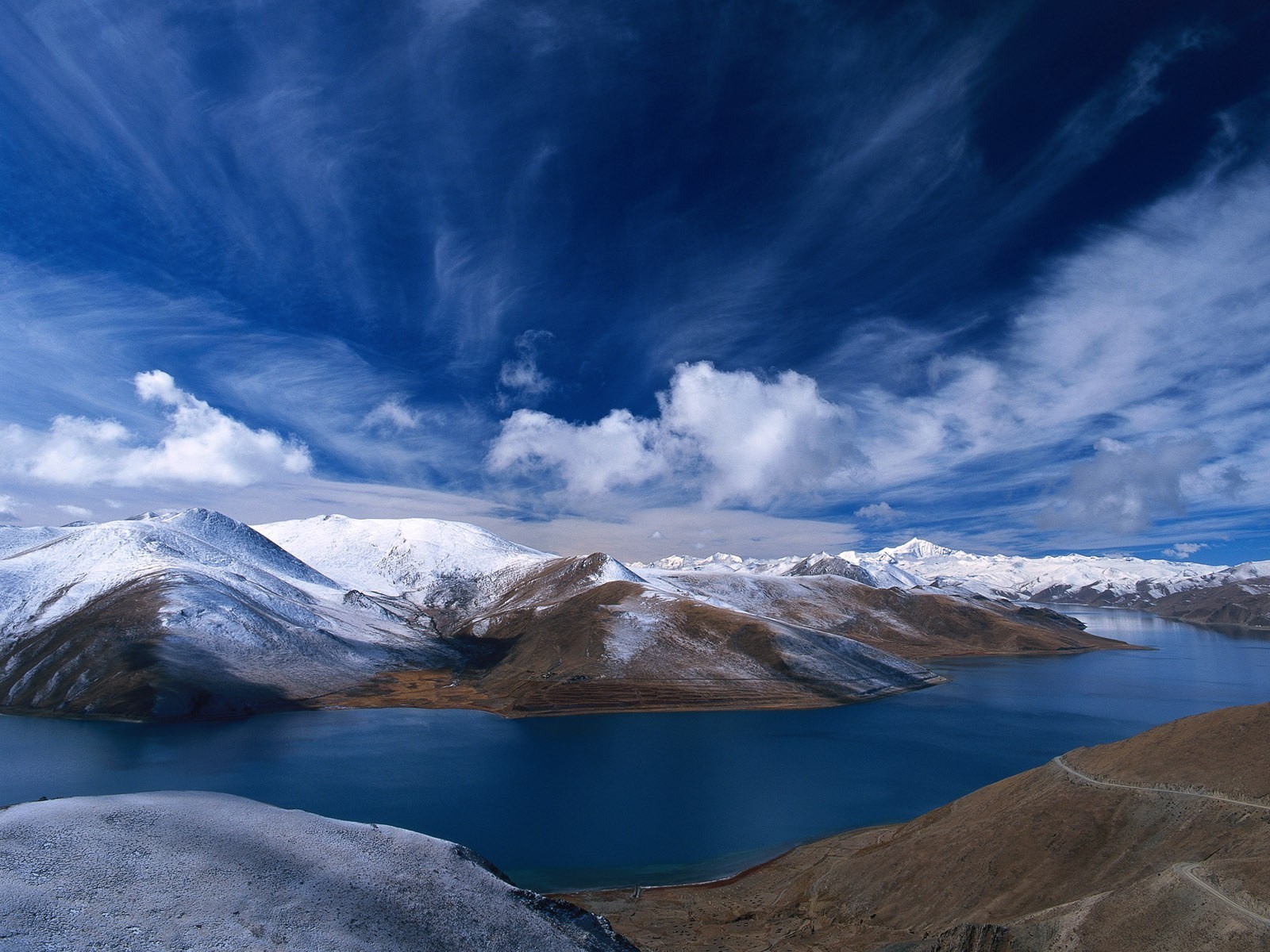 montagne lac ciel