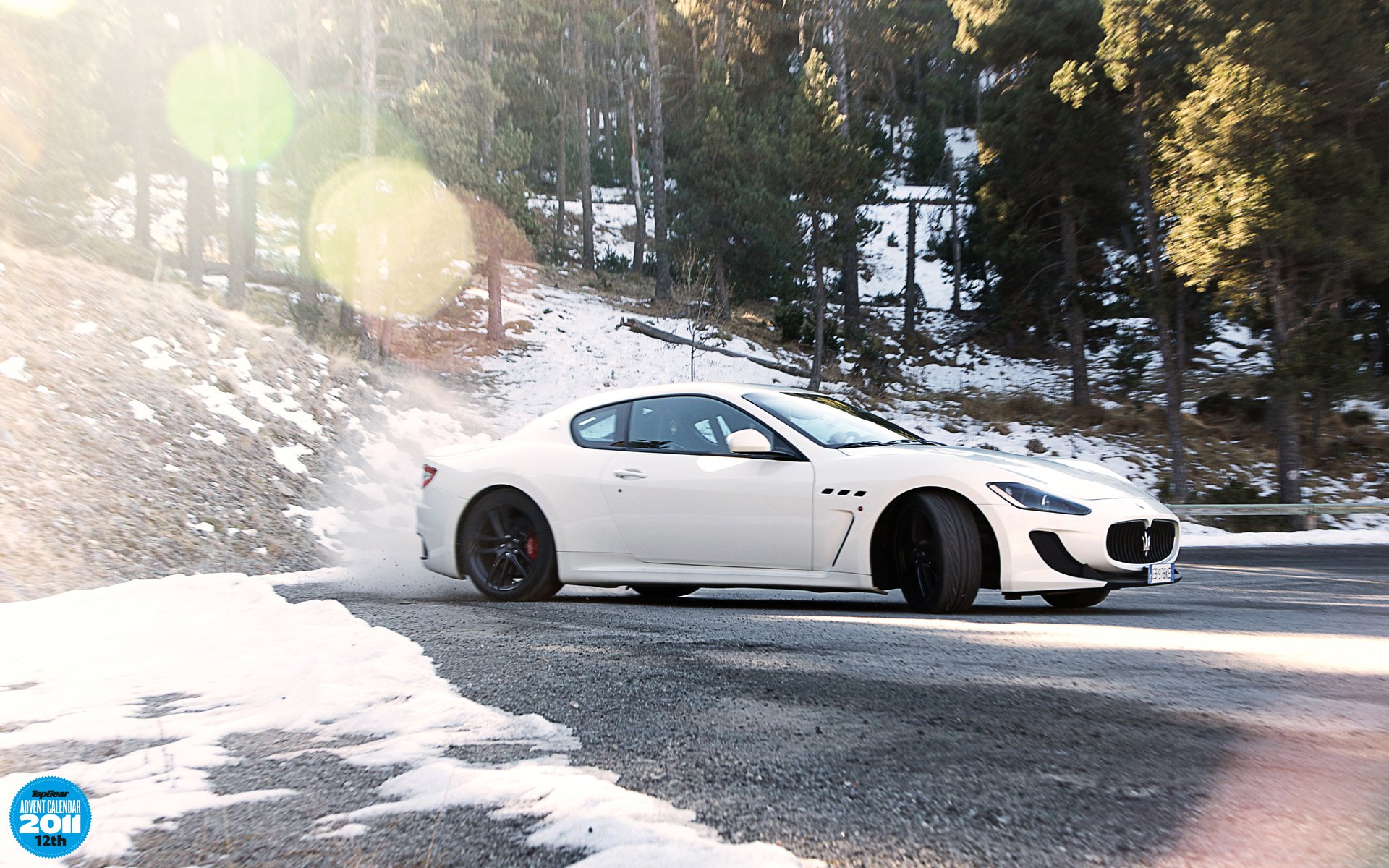 top gear calendario de aparición top gear engranaje superior maserati granturismo mc stradale maserati gran turismo superdeportivo blanco vista lateral derrape nieve bosque árboles