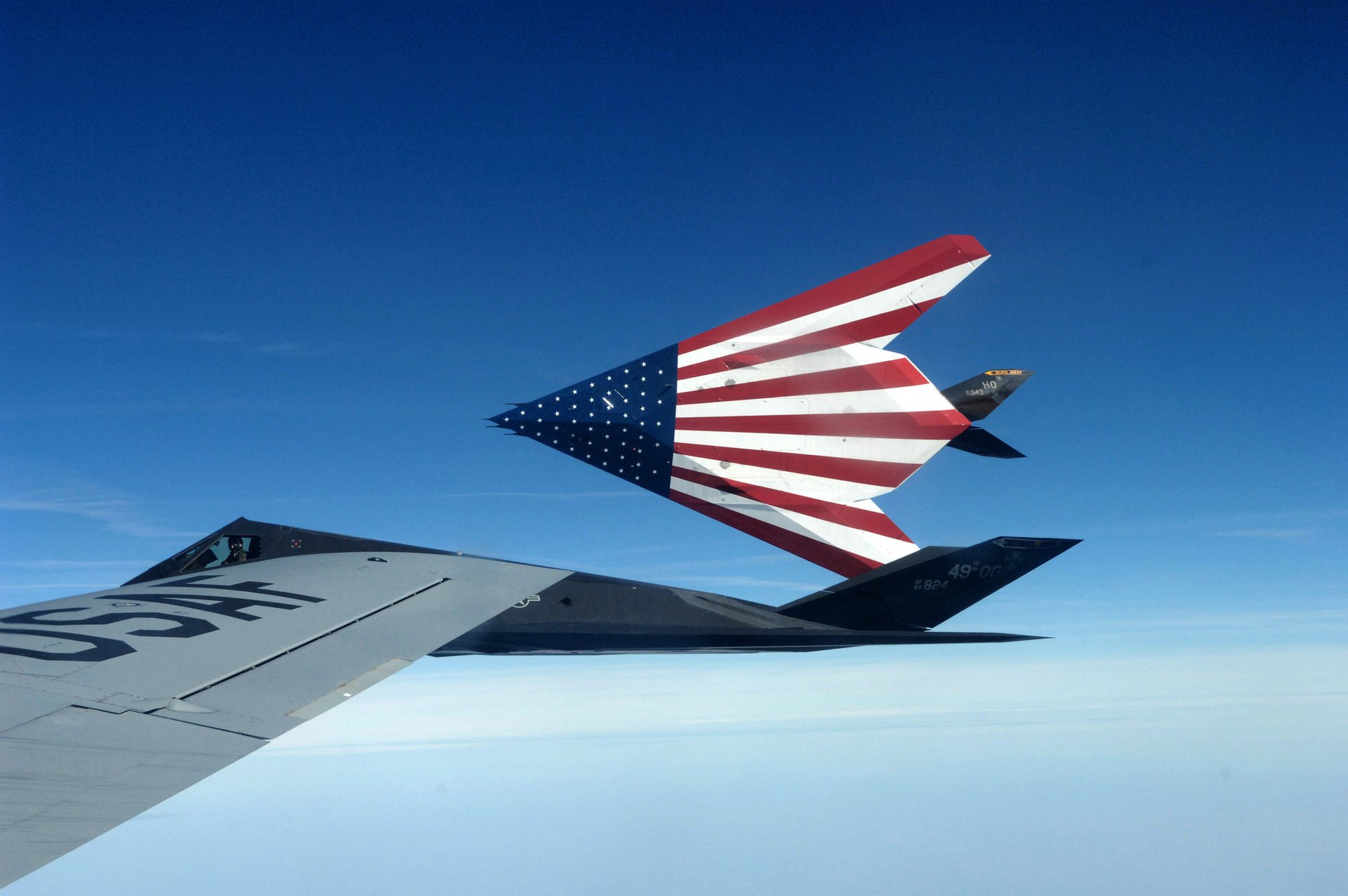 unsichtbares flugzeug us-flagge nighthawks f-117