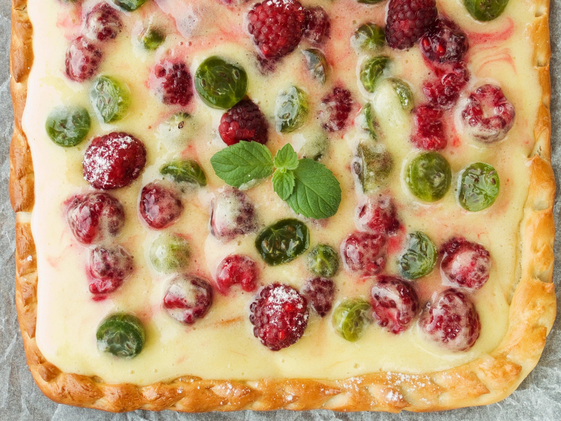 blatt himbeere lecker beeren essen kuchen essen pizza