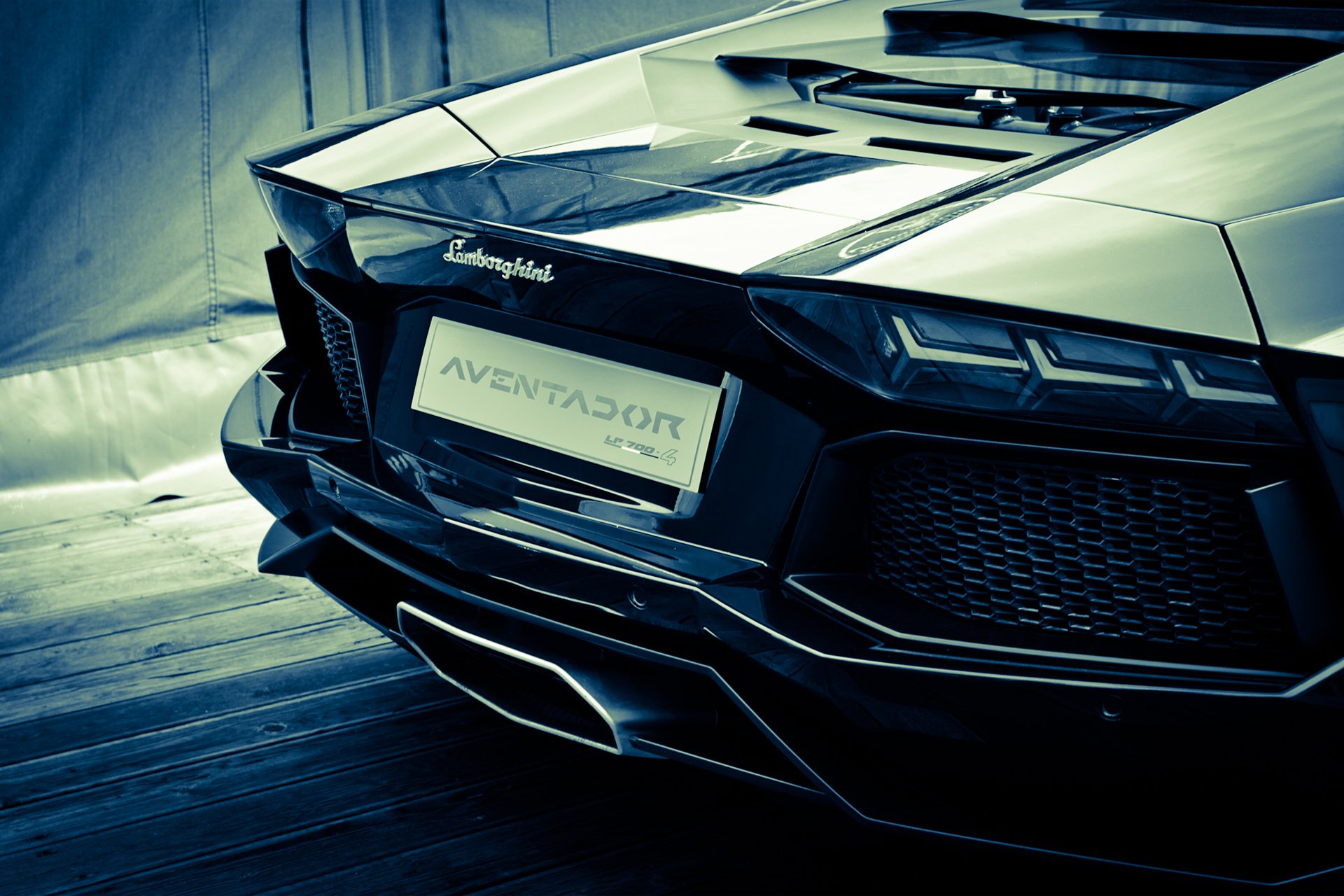 lamborghini aventador lp700-4 czarny laborgini aventador do tyłu