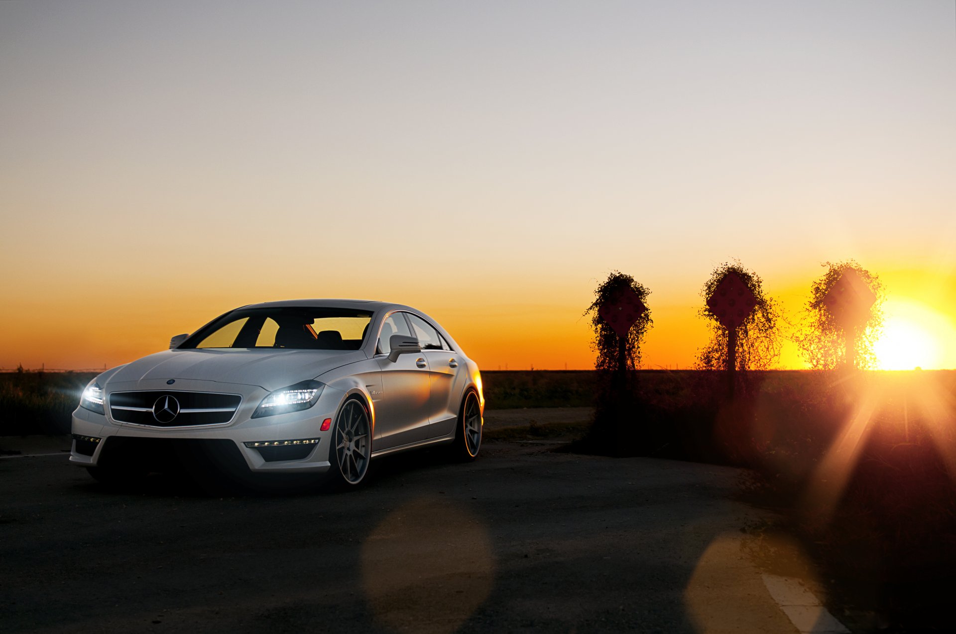 mercedes-benz amg cls-klasse cls 63 c218 biały mercedes benz niebo słońce zachód słońca blask